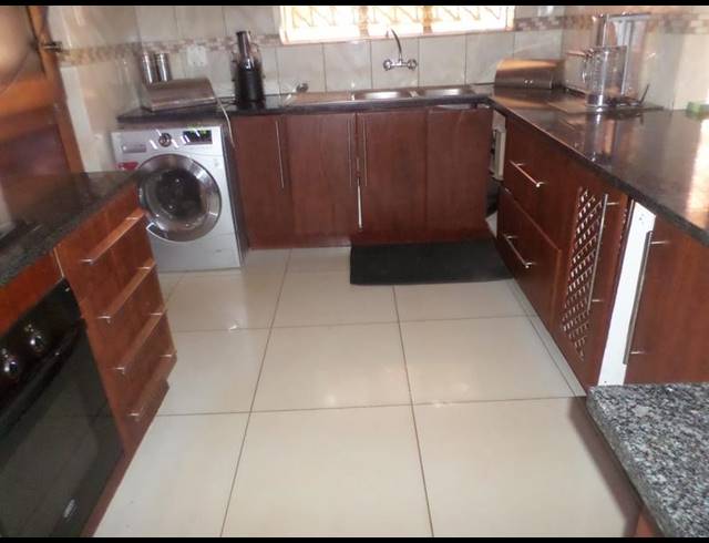 3 BEDROOM HOUSE FOR SALE IN THE ORCHARDS